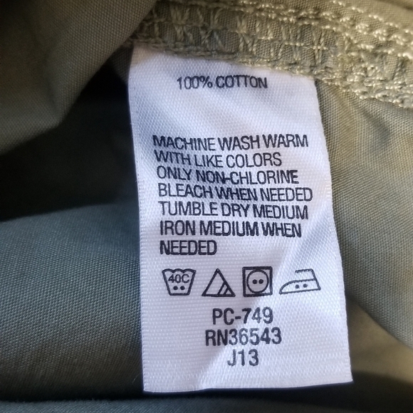 Izod Capri Pants NWT. Green. Size 10. Lightweight. Retail: $45. Measures - Picture 9 of 9